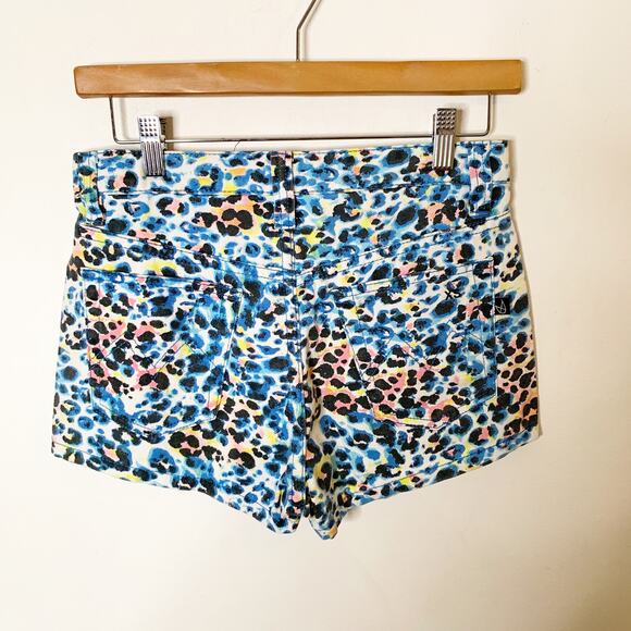 MINKPINK Button Fly Mid Rise Shorts Leopard Print - Picture 2 of 4